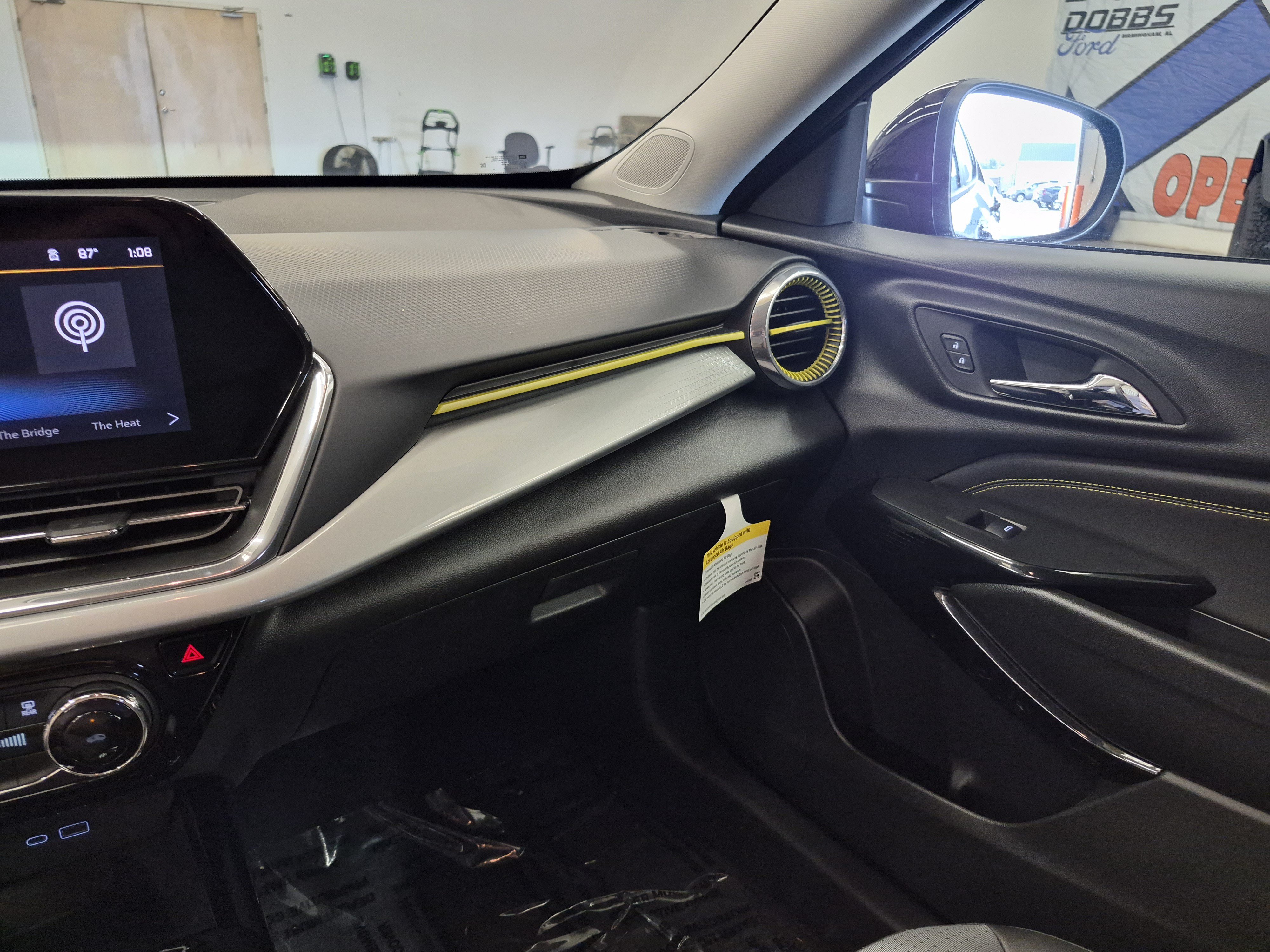 Used 2025 Chevrolet Trax LT FWD image 16