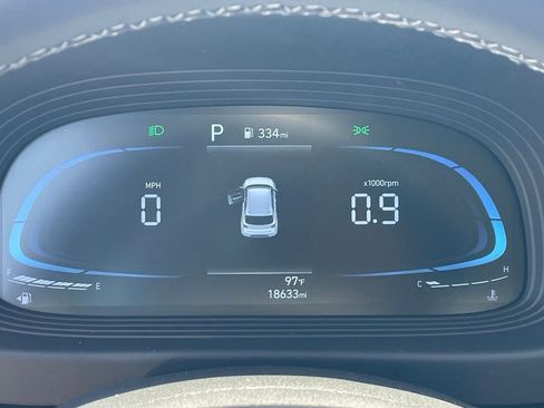 Used 2025 Hyundai Venue SEL FWD image 10