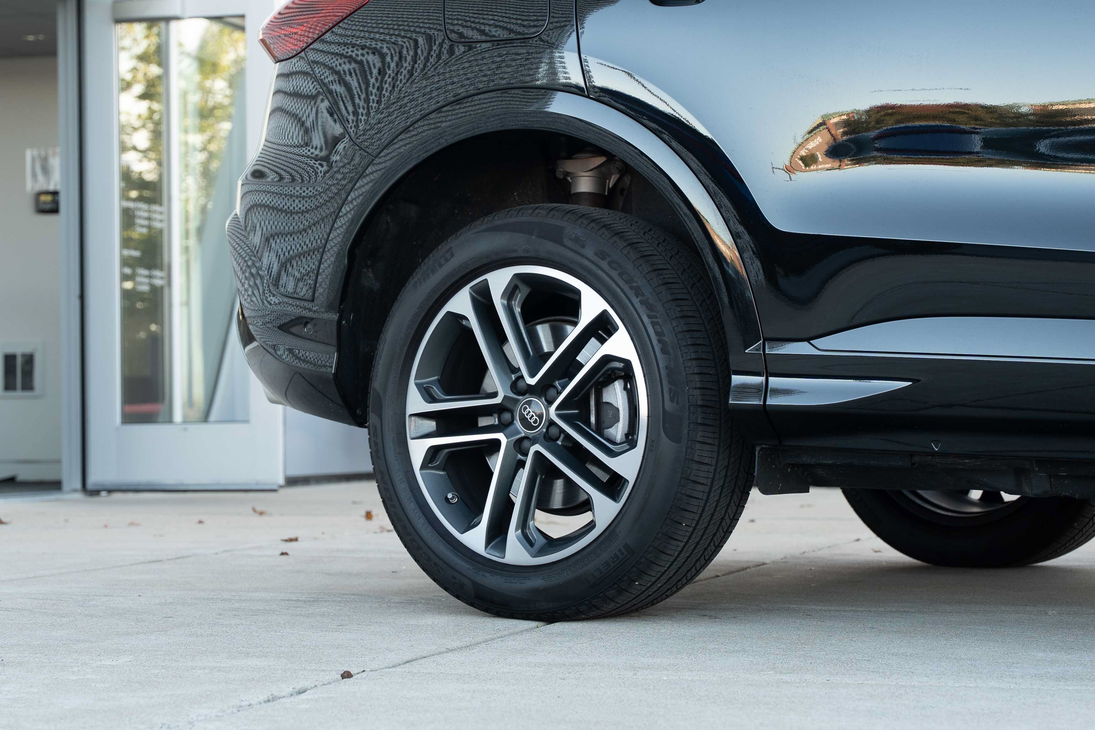 Certified 2025 Audi Q5 Premium AWD/4WD image 29