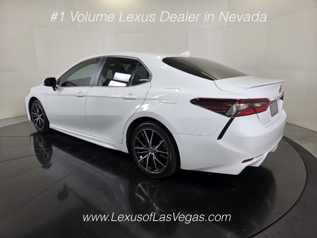 Used 2024 Toyota Camry SE w/ Convenience Package FWD image 4