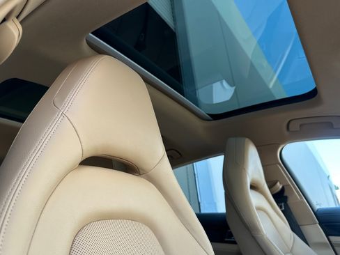 Used 2019 Porsche Panamera RWD image 19