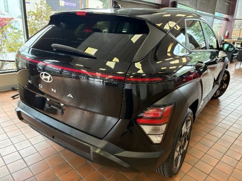 Used 2024 Hyundai Kona SEL w/ Convenience Package FWD image 10