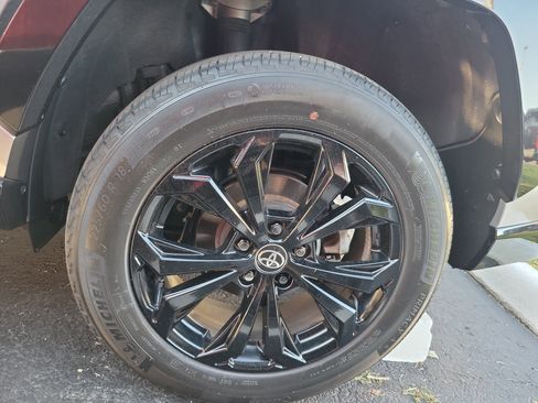 Used 2023 Toyota RAV4 SE w/ Convenience Package image 29