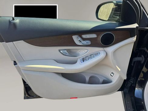 Used 2021 Mercedes-Benz GLC 300 4MATIC w/ Premium Package image 14