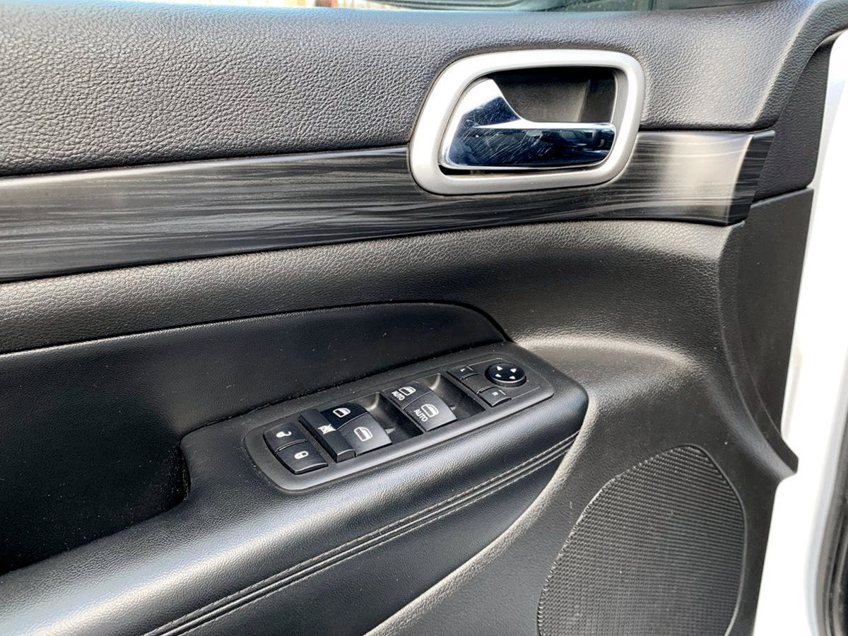 Used 2019 Jeep Grand Cherokee Laredo AWD/4WD image 16
