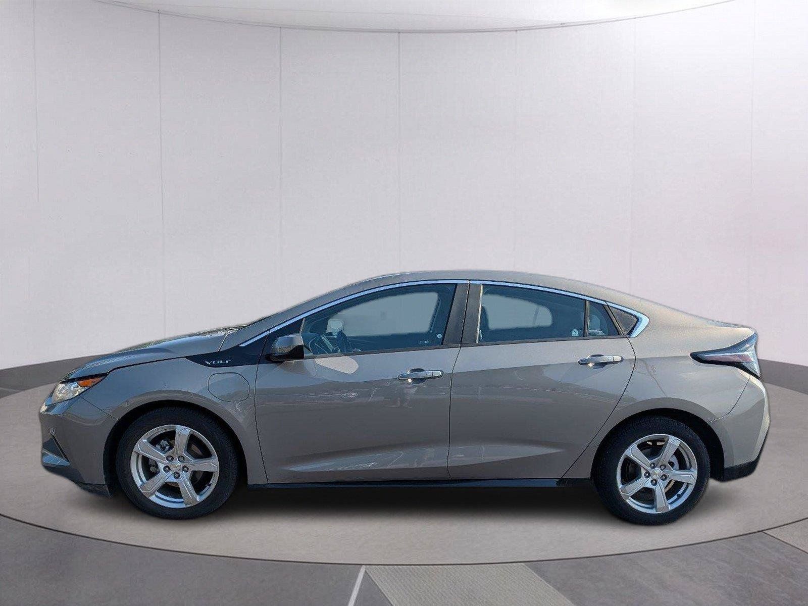 Used 2017 Chevrolet Volt LT FWD image 2
