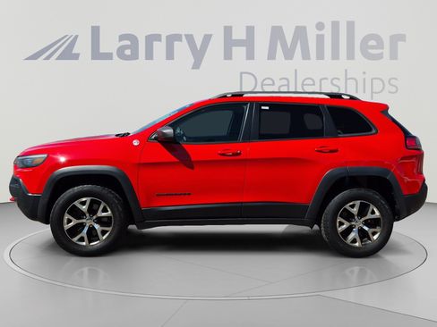 Used 2019 Jeep Cherokee Trailhawk w/ Cold Weather Group AWD/4WD image 2