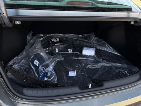 Certified 2025 Hyundai Elantra SE w/ Cargo Package image 28