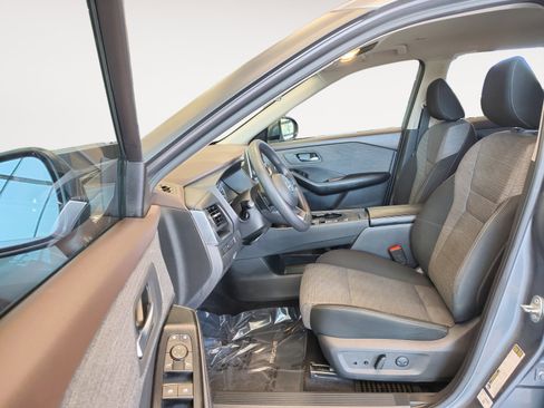 Certified 2023 Nissan Rogue SV image 24