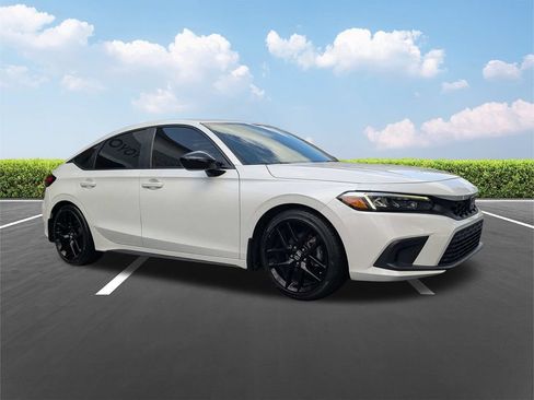 Used 2023 Honda Civic Sport image 2