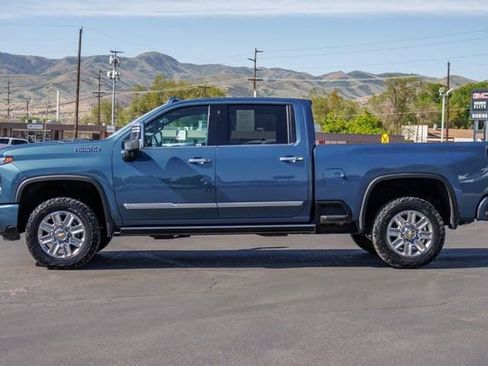Used 2025 Chevrolet Silverado 2500 High Country w/ Technology Package AWD/4WD image 3