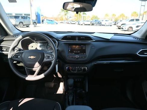 Used 2023 Chevrolet TrailBlazer LS image 12