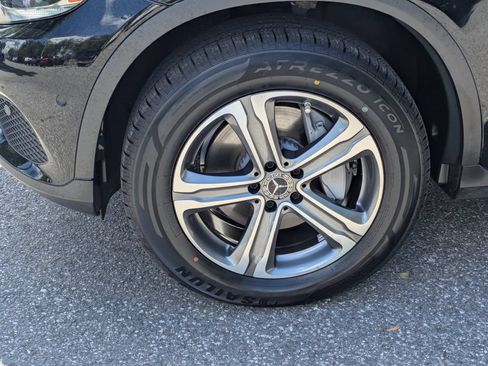 Used 2019 Mercedes-Benz GLC 300 4MATIC image 11