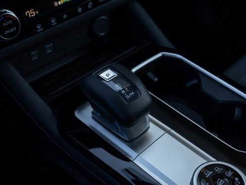 Used 2025 Mitsubishi Outlander SE image 28