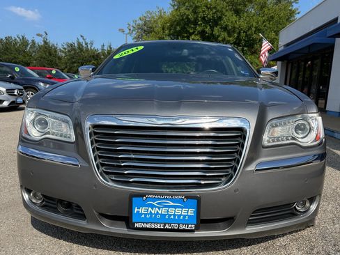 Used 2011 Chrysler 300 Limited RWD image 14