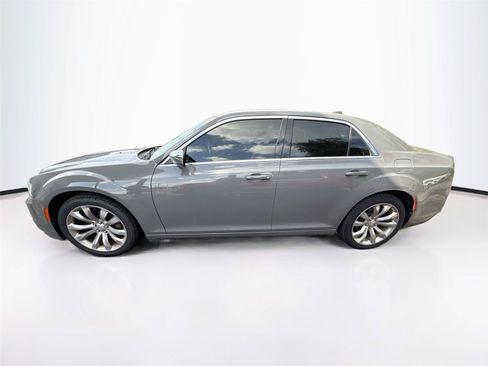 Used 2019 Chrysler 300 Touring w/ Chrome Appearance Package RWD image 2