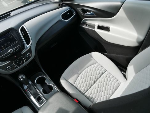 Used 2020 Chevrolet Equinox LS w/ LS Convenience Package image 11