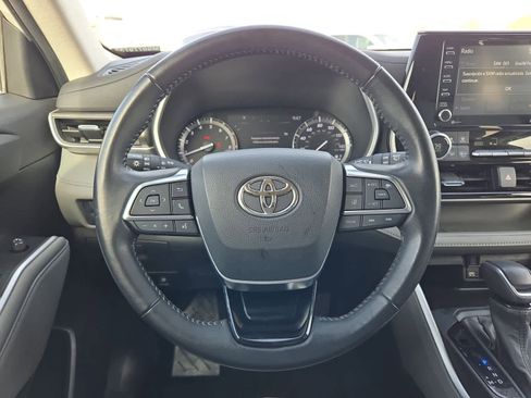 Used 2021 Toyota Highlander XLE image 23