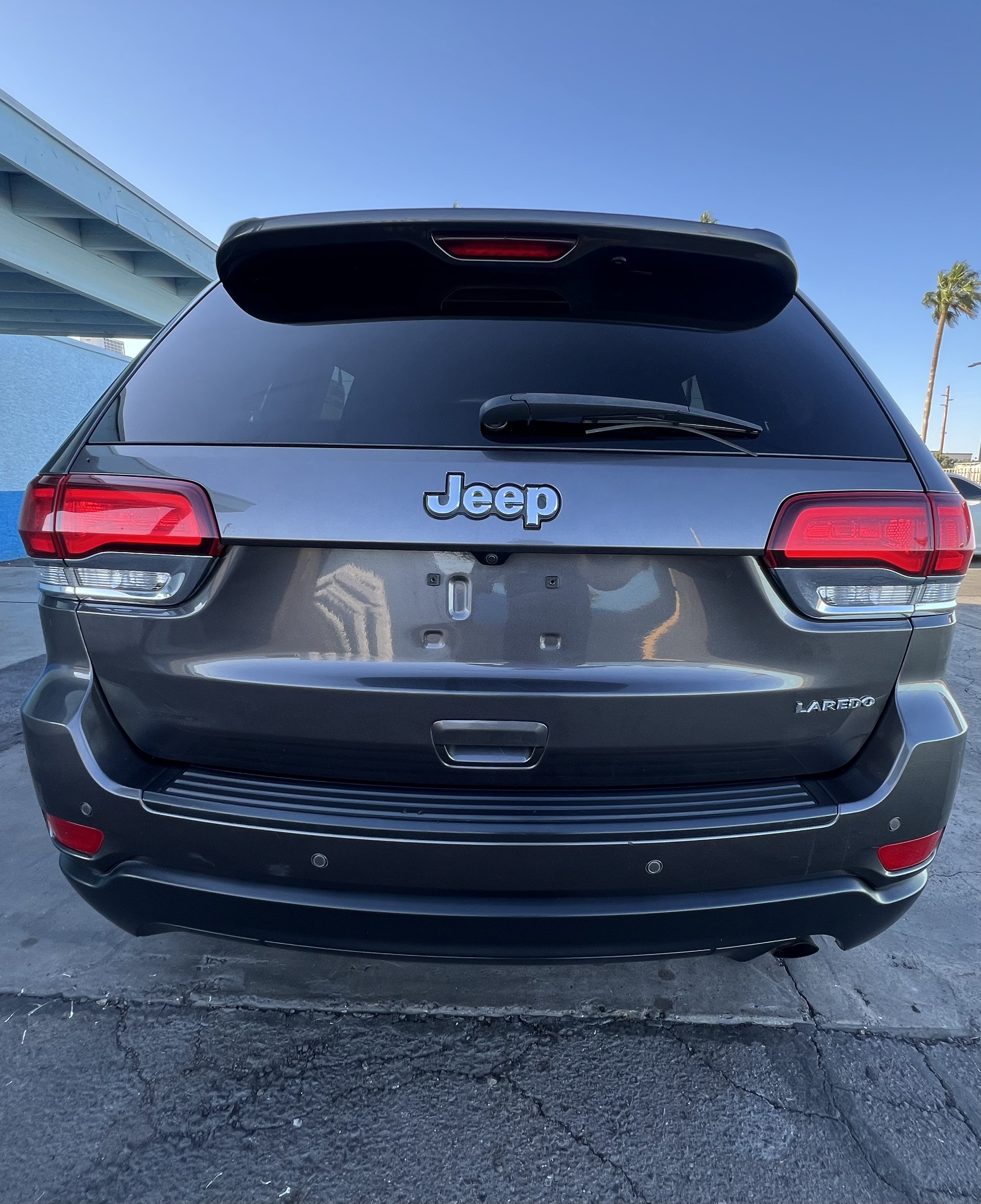 Used 2020 Jeep Grand Cherokee Laredo RWD image 4