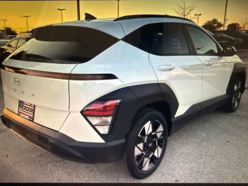 Used 2025 Hyundai Kona SEL FWD image 5