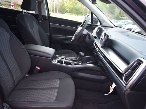 New 2025 Kia Sorento LX FWD image 13