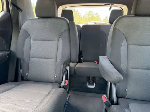 Used 2022 Chevrolet Traverse LT FWD image 26