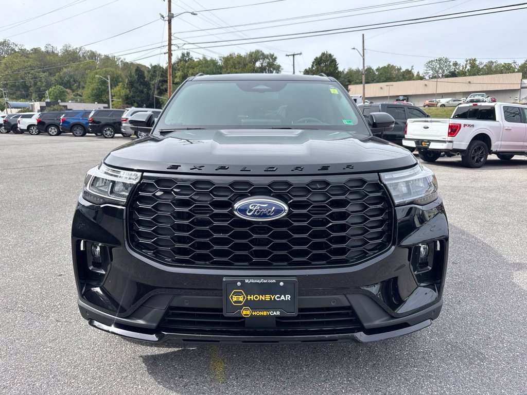 Used 2025 Ford Explorer ST-Line w/ Premium Package AWD/4WD image 2
