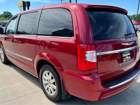 Used 2015 Chrysler Town & Country Touring w/ Mopar Premium Addition Group image 5