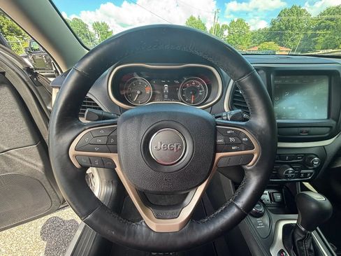 Used 2017 Jeep Cherokee Limited AWD/4WD image 10