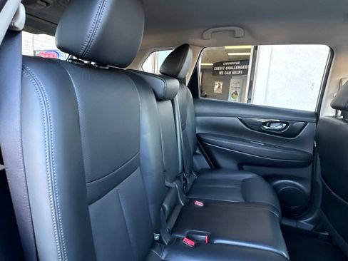 Used 2017 Nissan Rogue SL FWD image 16