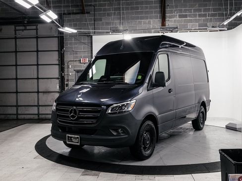 Used 2025 Mercedes-Benz Sprinter 2500 image 3