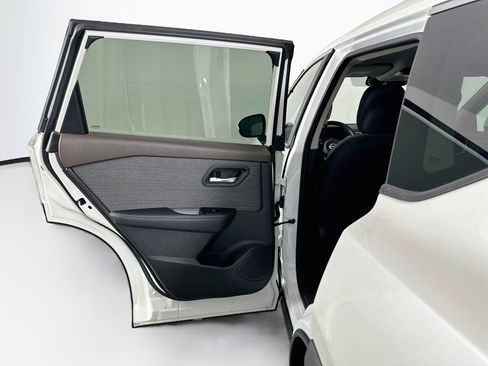 Used 2023 Nissan Rogue SV FWD image 25