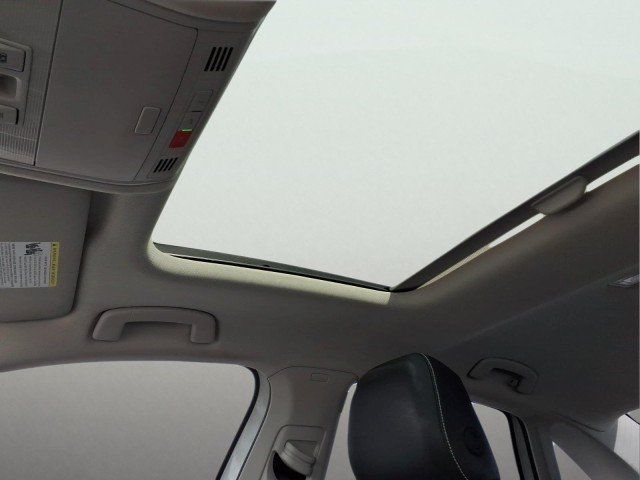 Certified 2025 Volkswagen Jetta SE w/ Sunroof Package FWD image 15
