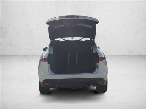 Used 2018 Jaguar F-PACE Premium image 6