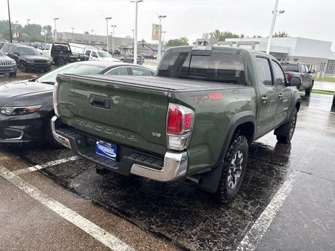 Used 2022 Toyota Tacoma TRD Off-Road AWD/4WD image 9