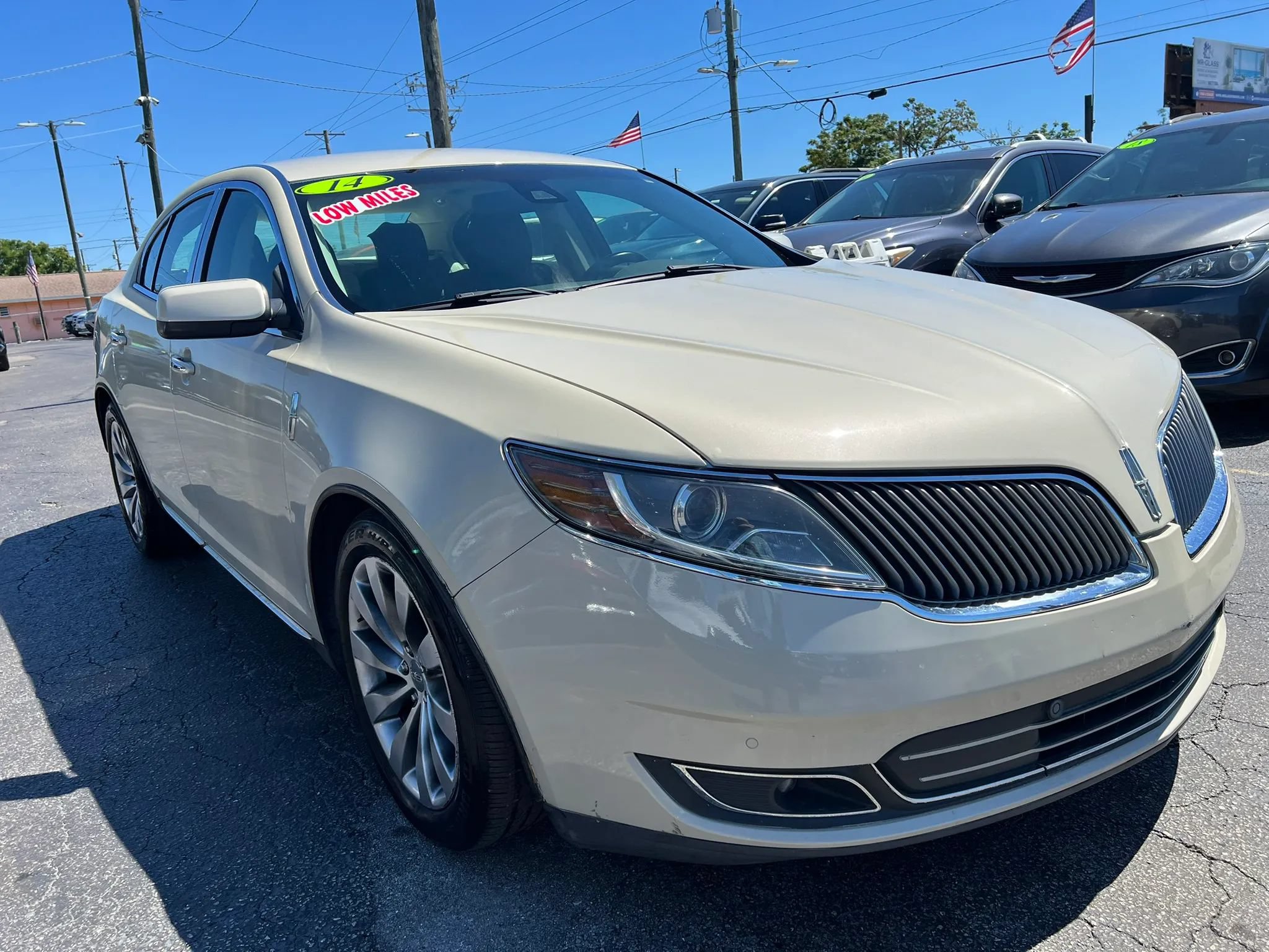 Used 2014 Lincoln MKS FWD image 4