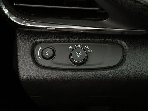 Used 2025 Buick Envista Preferred image 19