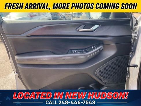 Used 2025 Jeep Grand Cherokee Altitude image 21