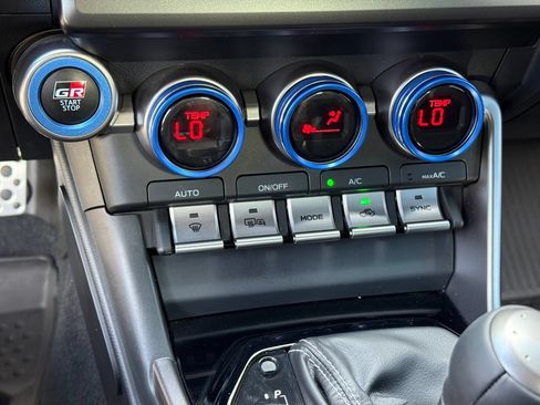 Used 2024 Toyota GR86 Premium RWD image 26
