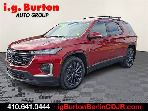 Used 2023 Chevrolet Traverse RS image 3