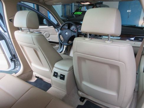 Used 2011 BMW 328i Wagon RWD image 31