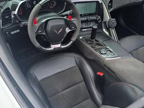 Used 2019 Chevrolet Corvette Z06 RWD image 3