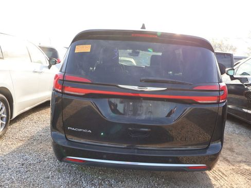 Used 2024 Chrysler Pacifica Touring-L image 15
