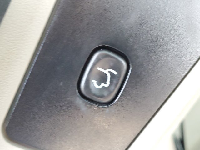 Used 2014 Chrysler Town & Country Touring FWD image 28