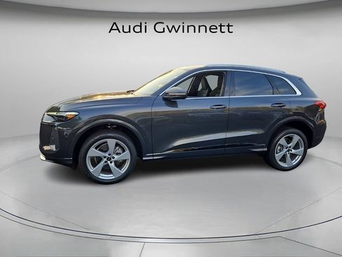 Used 2025 Audi Q5 Premium Plus w/ Premium Plus AWD/4WD image 2