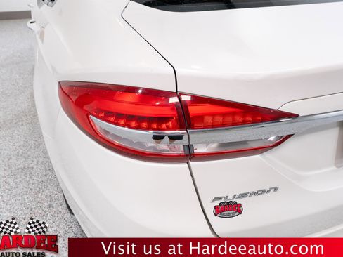 Used 2017 Ford Fusion SE image 9