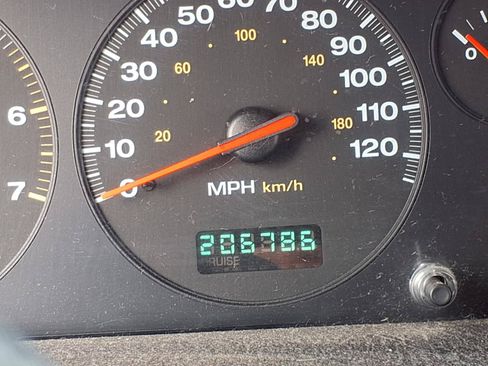 Used 2001 Jeep Grand Cherokee Laredo RWD image 13