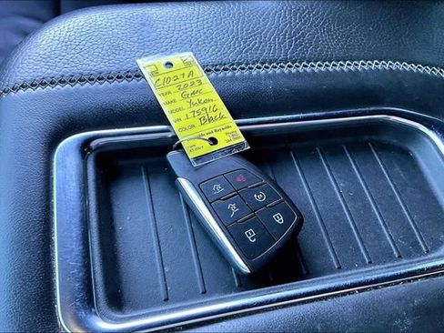 Used 2023 GMC Yukon XL Denali image 36