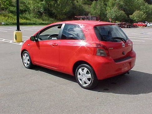 Used 2007 Toyota Yaris 2-Door Hatchback FWD image 6