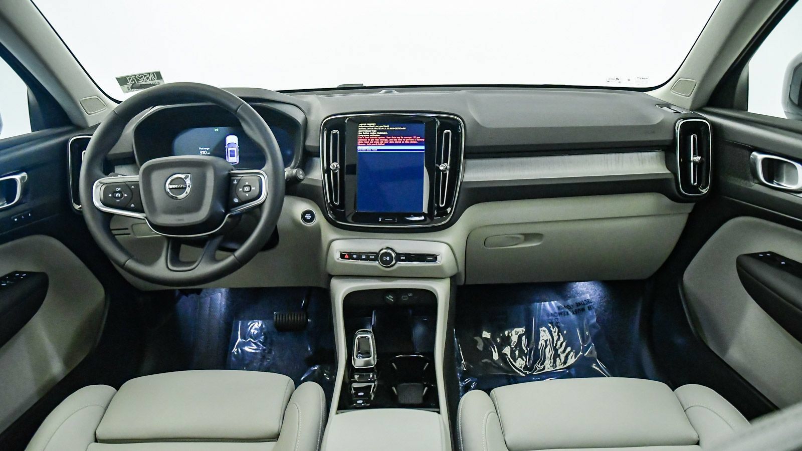 Certified 2026 Volvo XC40 B5 Plus w/ Protection Package Premier AWD/4WD image 15